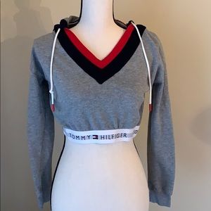 Tommy Hilfiger cropped hoodie size S